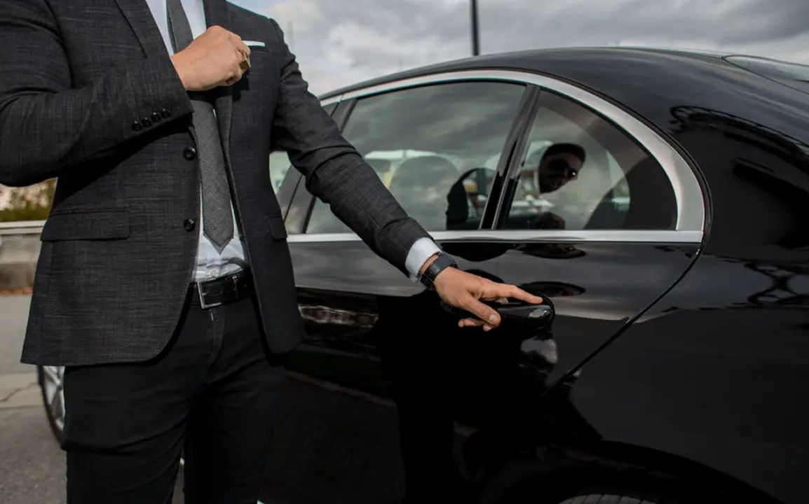 Limo service Newark Airport to Manhattan Affordable limo & car