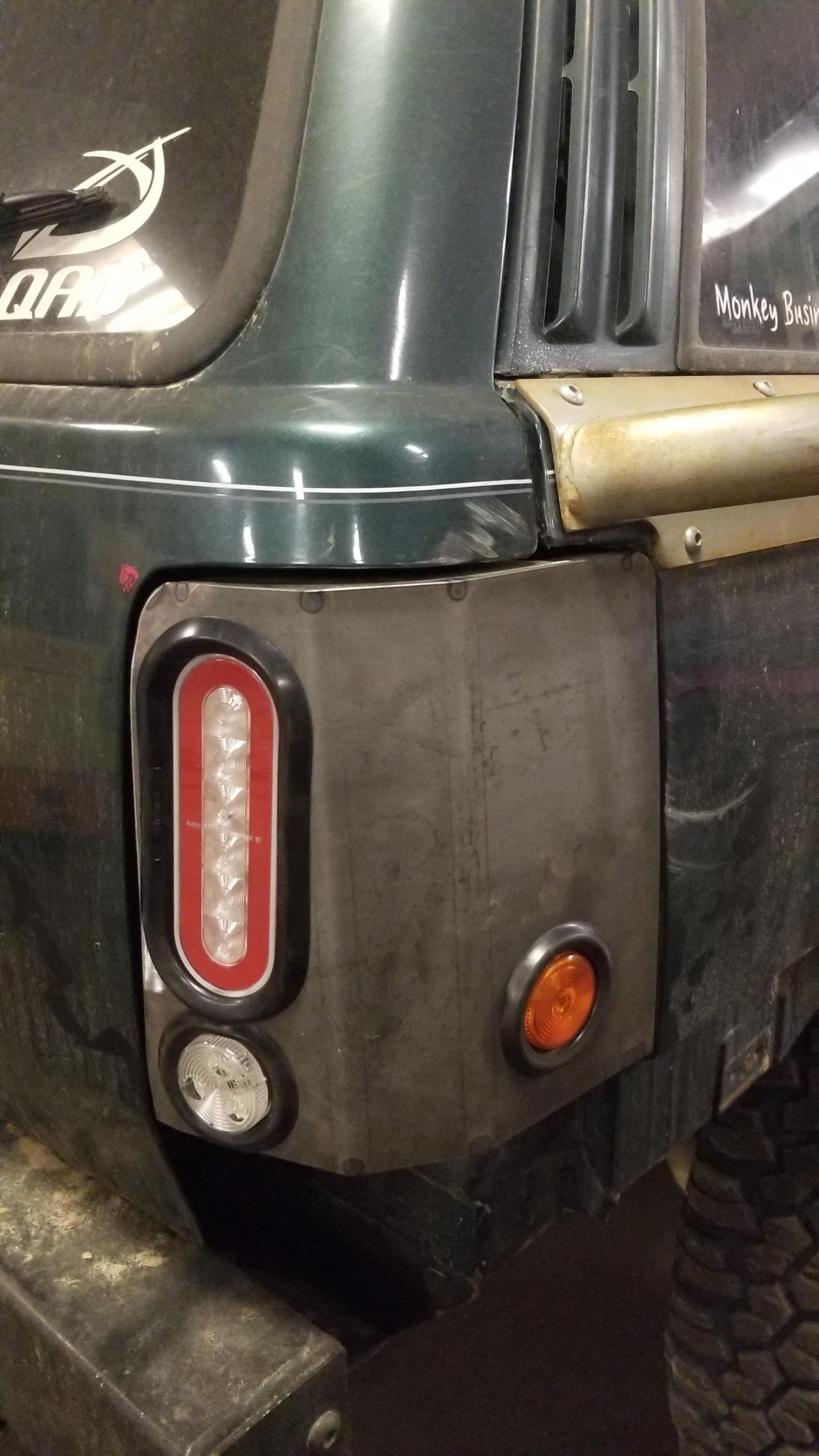 Jeep Grand Cherokee ZJ Tail Light Housings (9398)