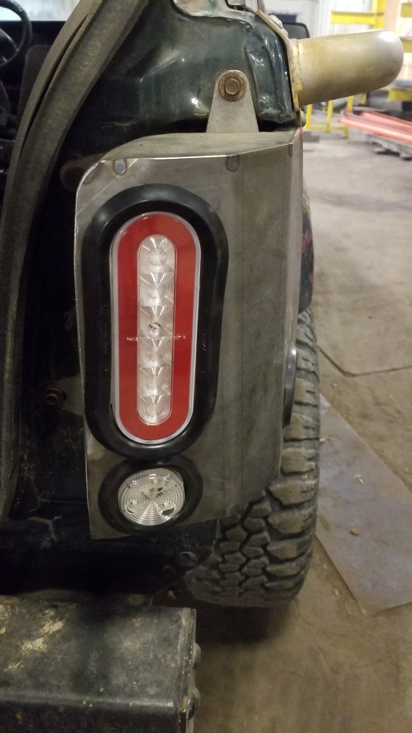Jeep Grand Cherokee ZJ Tail Light Housings (9398)
