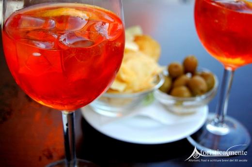 Frasi, aforismi e battute divertenti su aperitivo e apericena