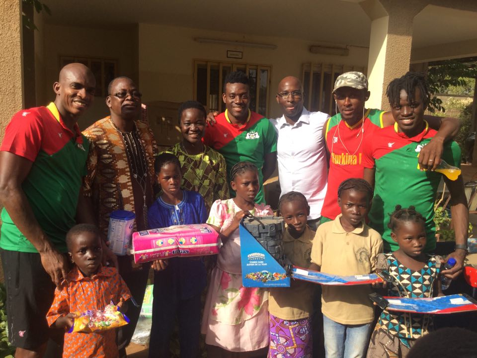 Orphelinat de Loumbila Le père Noel est déjà dans la place