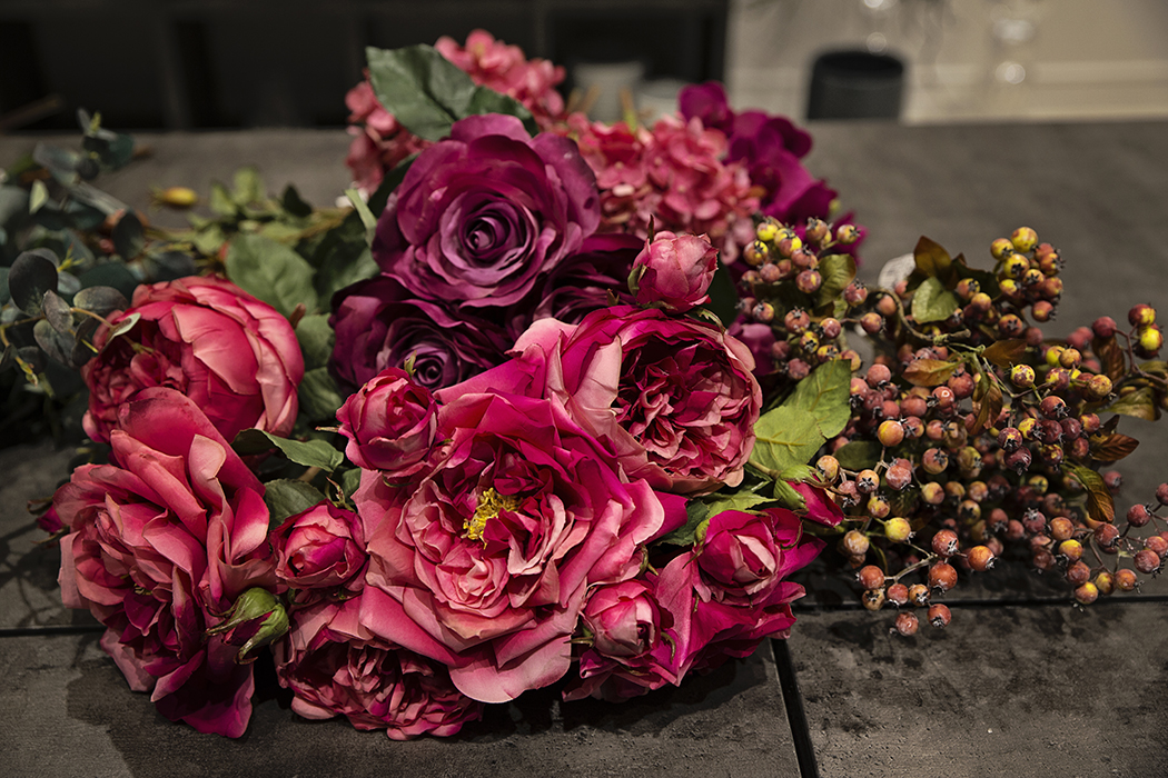 Stylish SIA artificial flowers now in Dubai