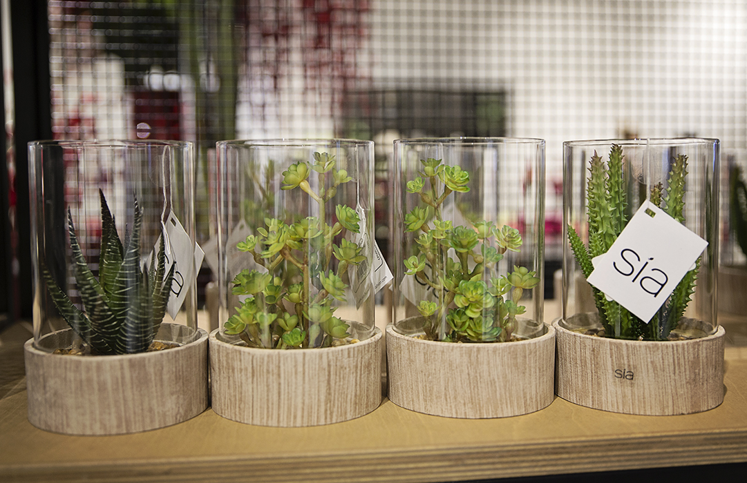 Stylish SIA artificial flowers now in Dubai