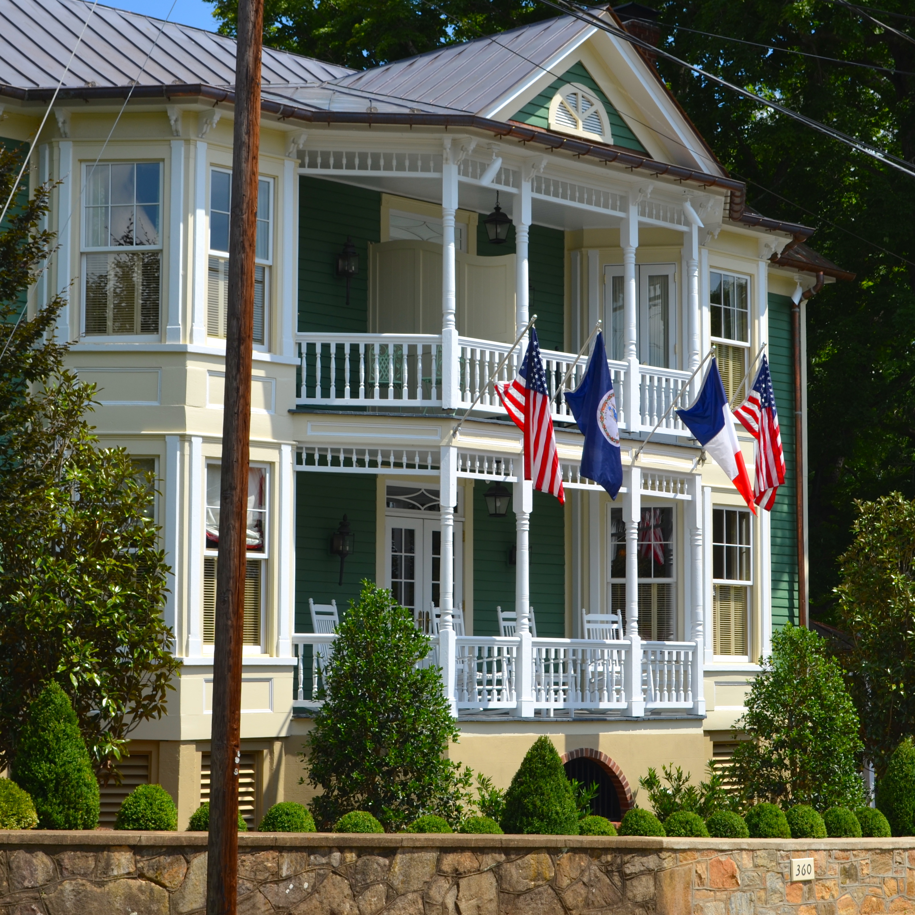 A VISIT TO UBER CHARMING LITTLE WASHINGTON