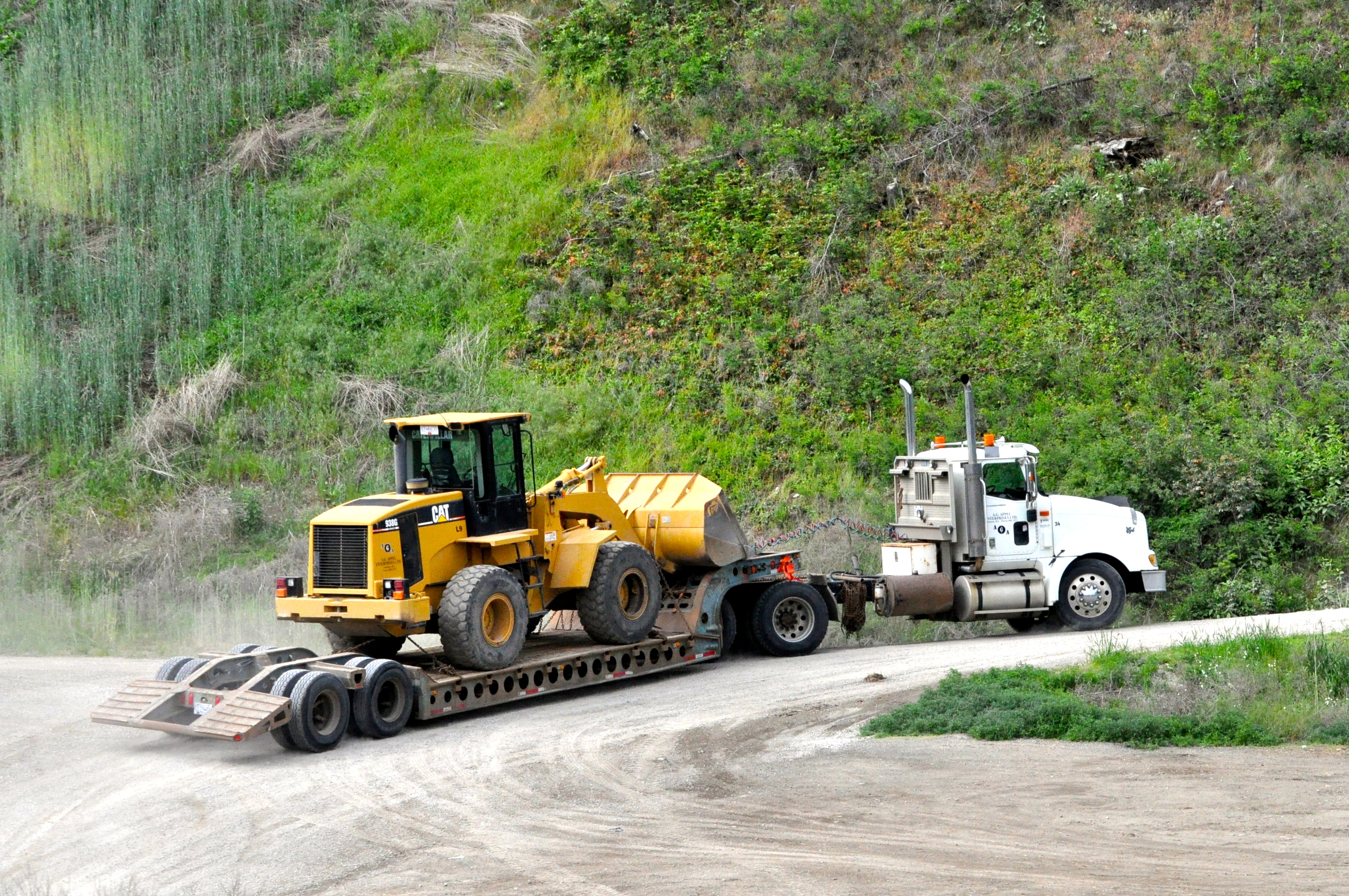 Kelowna lowbed & Pilot Truck Services AG Appel Enterprises Ltd
