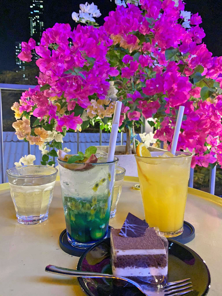 【THE FAMILY BEAN Coffee】カラフルな建物があればそこ！！子供から大人まで楽しめるおしゃれカフェをご紹介 AgeCode