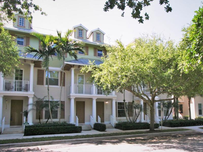 Lease 2500/mo 3 Bedroom Townhouse in Abacoa Town Center, Jupiter, FL