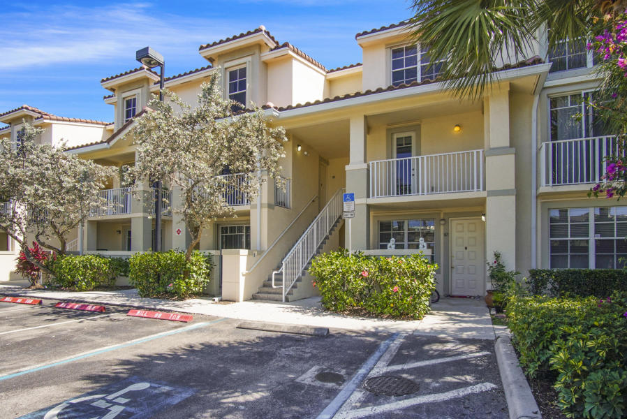 For Lease 2000/mo 2 Bedroom 2 Bath Condo in Village at Abacoa Jupiter