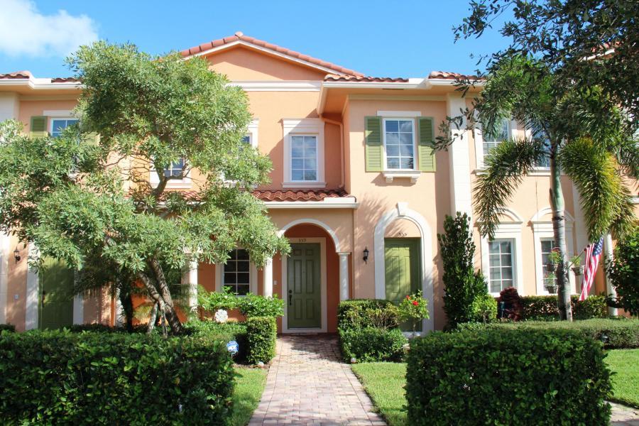 For Lease 2195/mo 3 Bedroom Townhouse in Caterbury Abacoa, Jupiter
