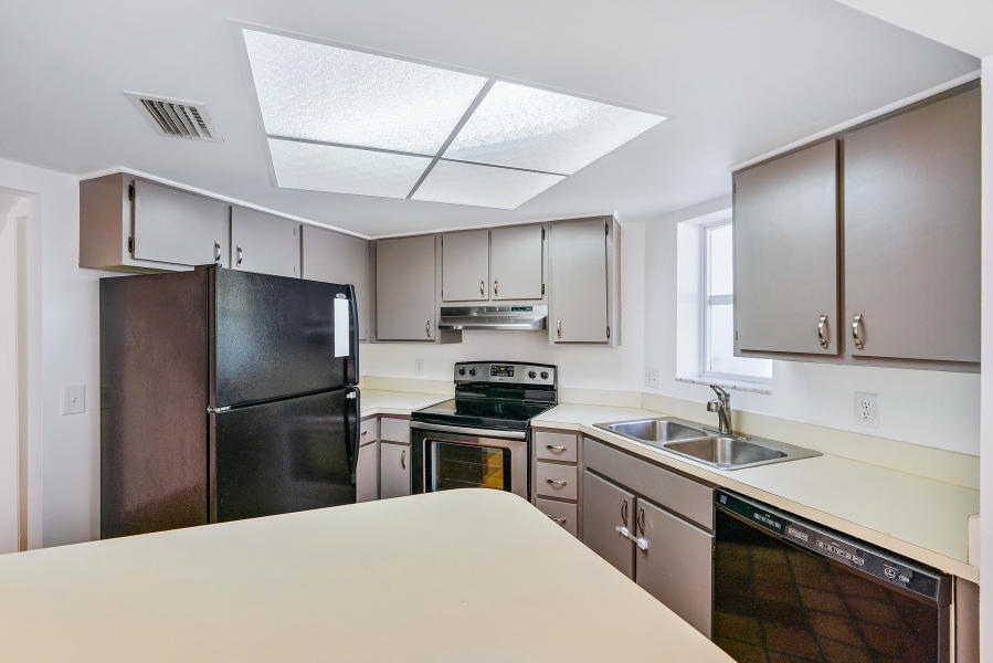 For Lease in Seabrook Place, 2 Bedroom Steps From the Ocean Jupiter