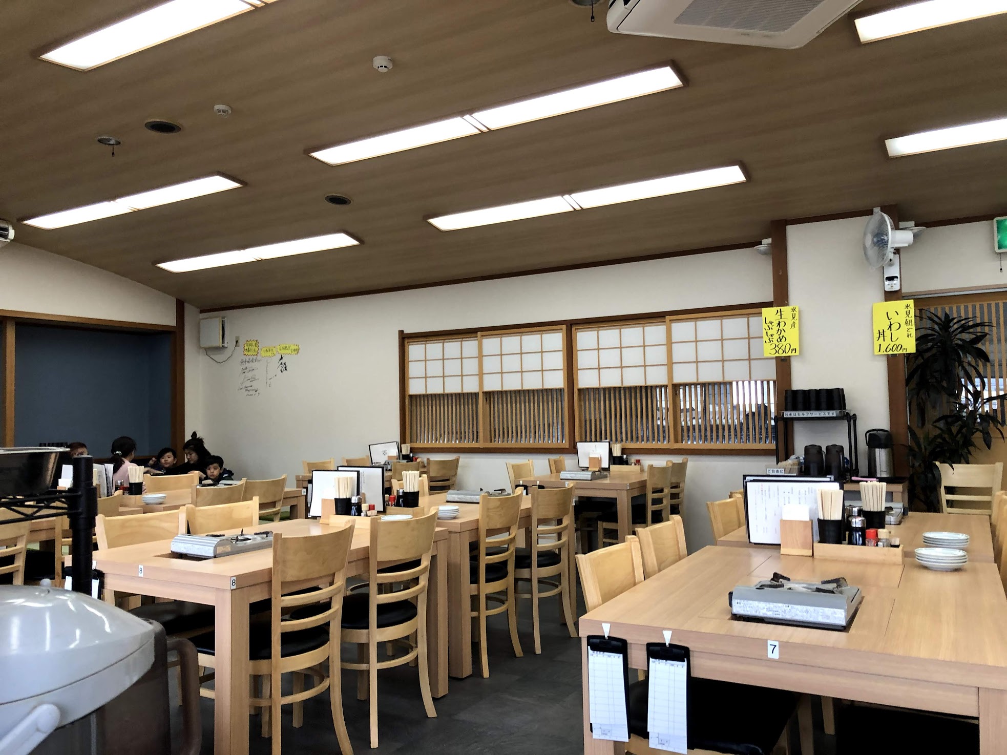 【氷見】魚市場直結の食堂で新鮮な海鮮丼を食べる【魚市場食堂】｜旅+（たびプラス）