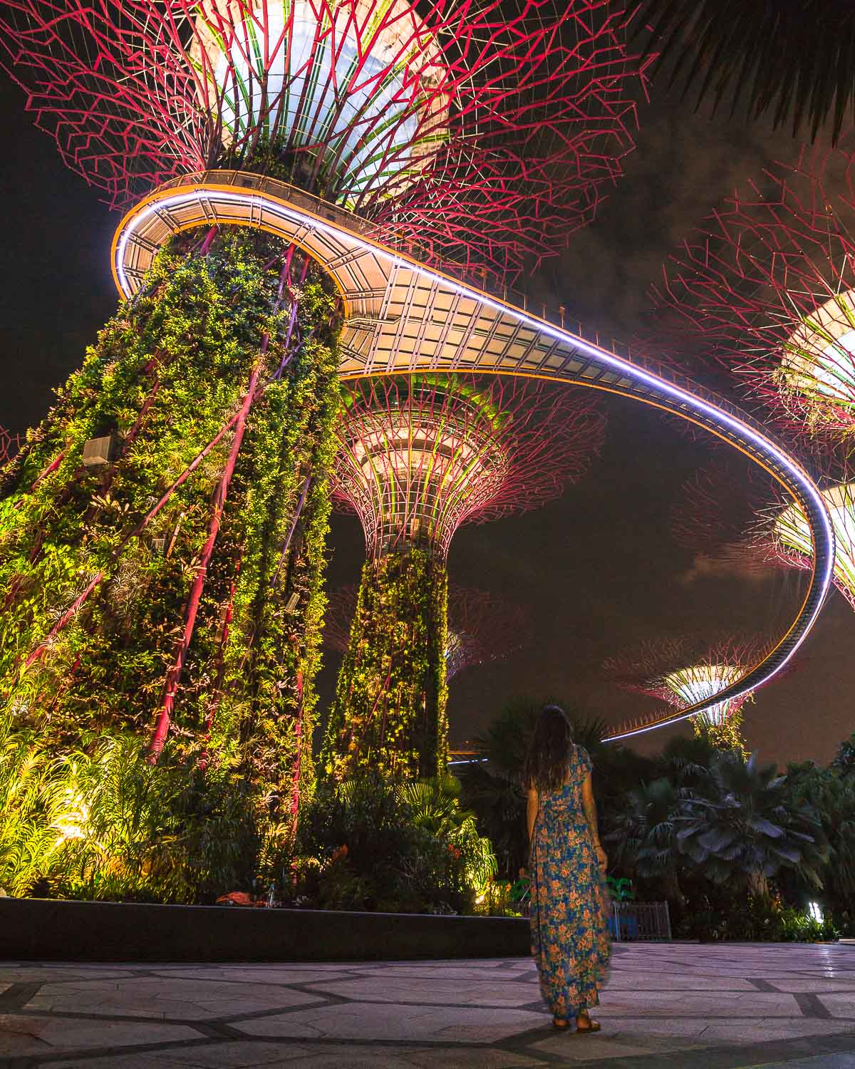 Singapore - April 30, 2018: Garden Rhapsody Light And Sound Shows On Supertree Grove With Ocbc Skyway At Gardens By The Bay. Marina Bay Sands On Background. Popular Tourist Attraction. Red Lighting Gardens By The Bay Light Show - Free Things To Do In Singapore