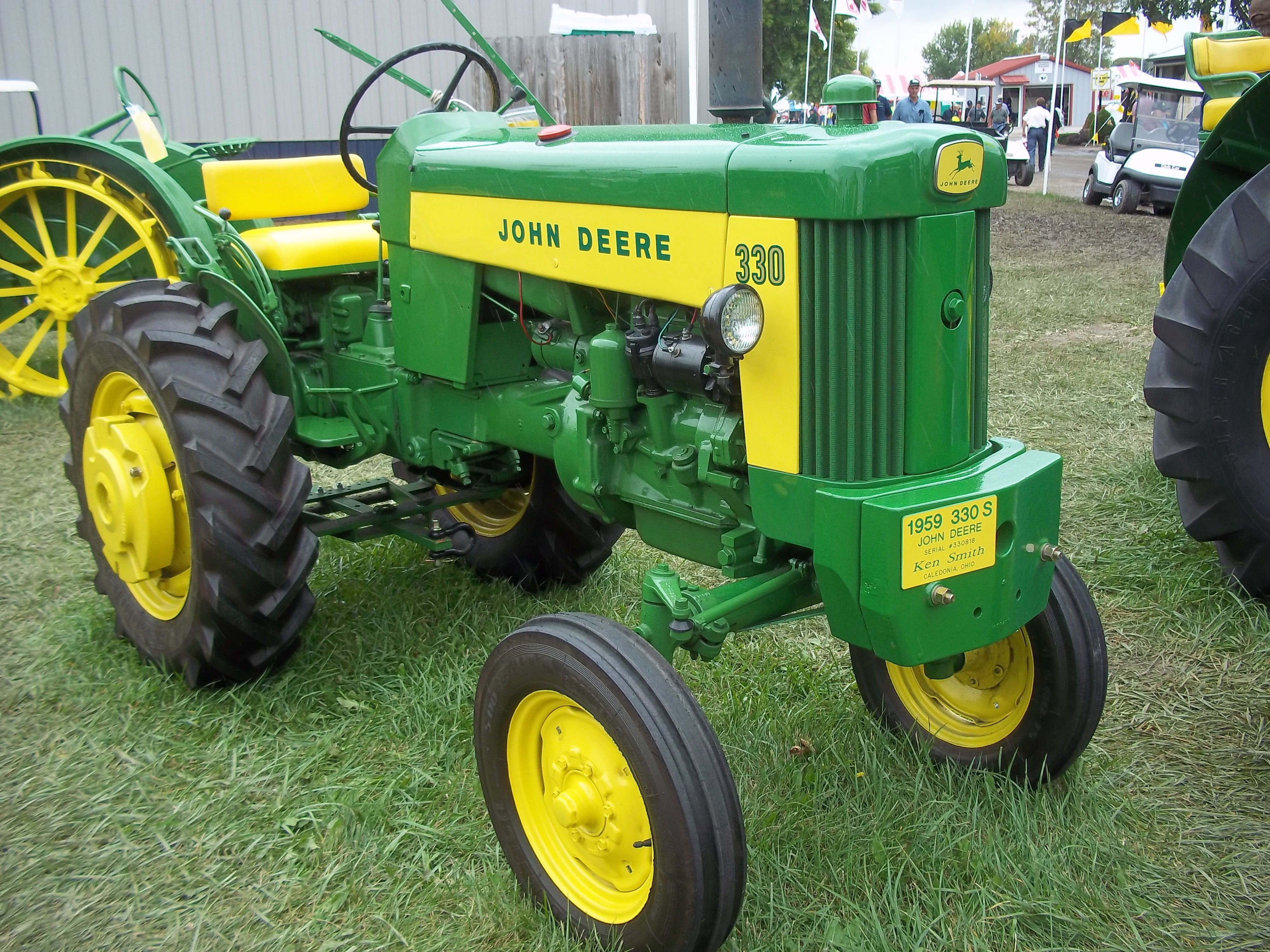 John Deere 330 Specs, Engine, Transmission, Dimensions