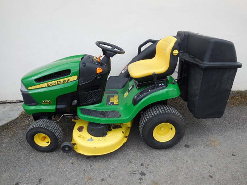 John Deere X120 Specs, Engine, Transmission, Dimensions