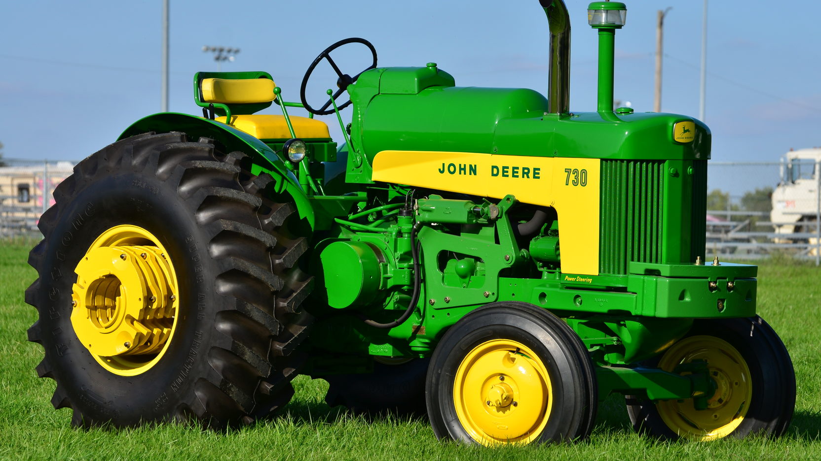 Deere 730 Specs, Engine, Transmission, Dimensions
