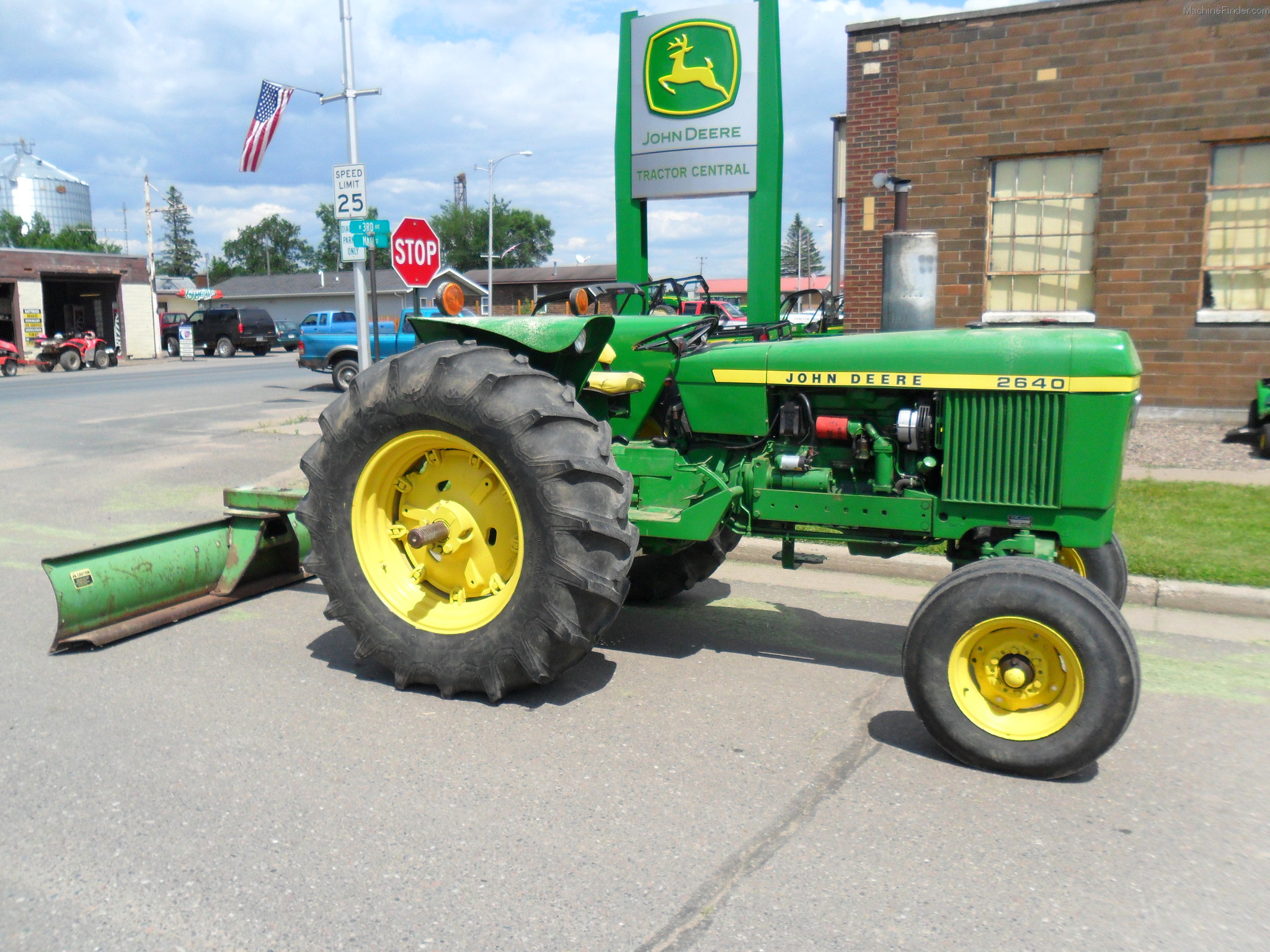 John Deere 2640 Specs, Engine, Transmission, Dimensions