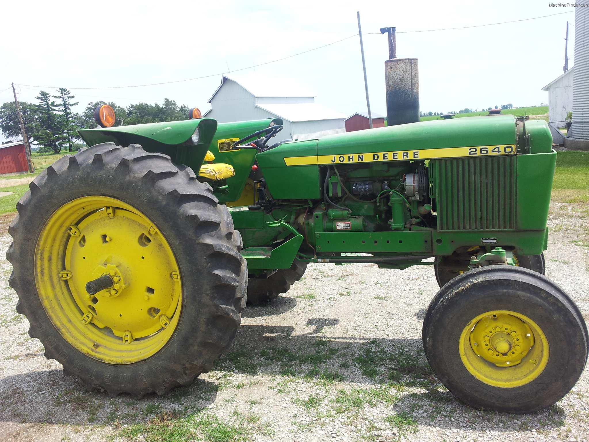 John Deere 2640 Specs, Engine, Transmission, Dimensions