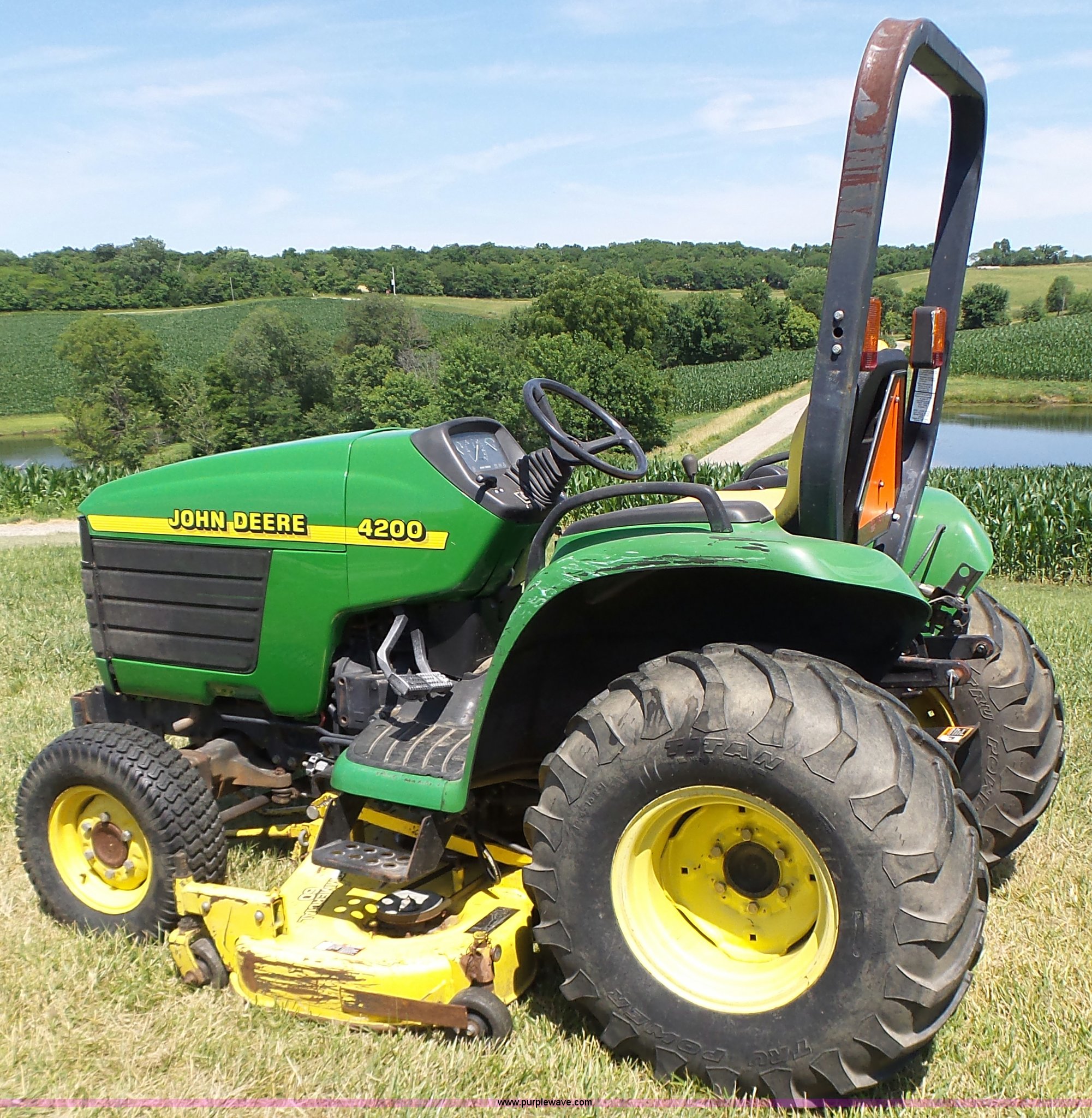 Fiche Technique John Deere 4200 (1998-2001)