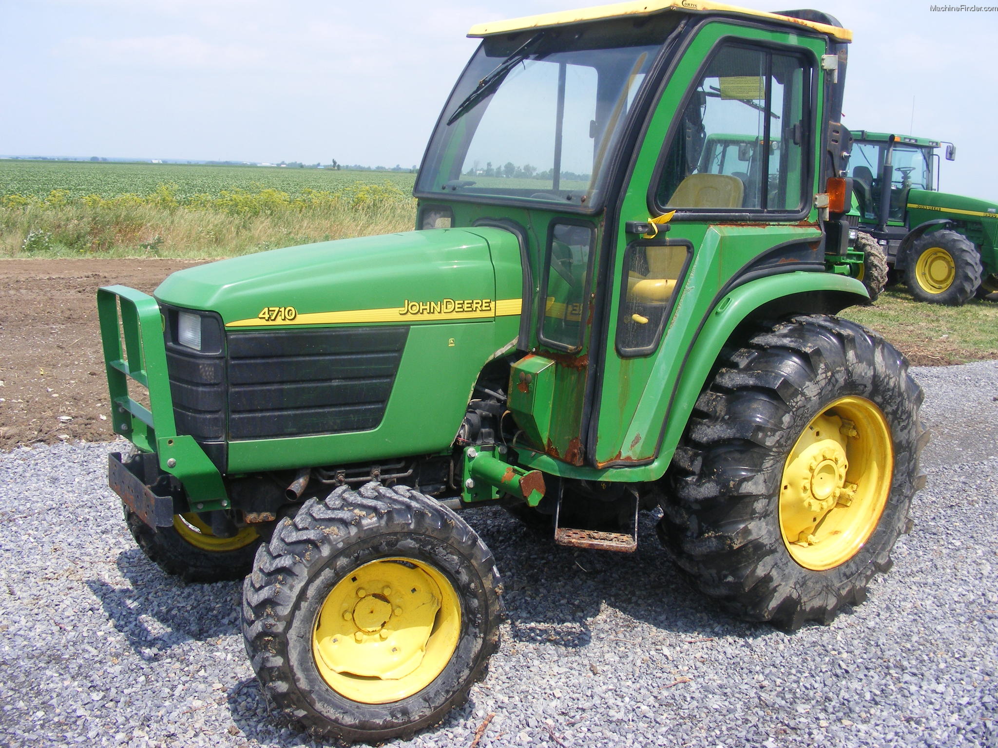 John Deere 4710 Specs, Engine, Transmission, Dimensions