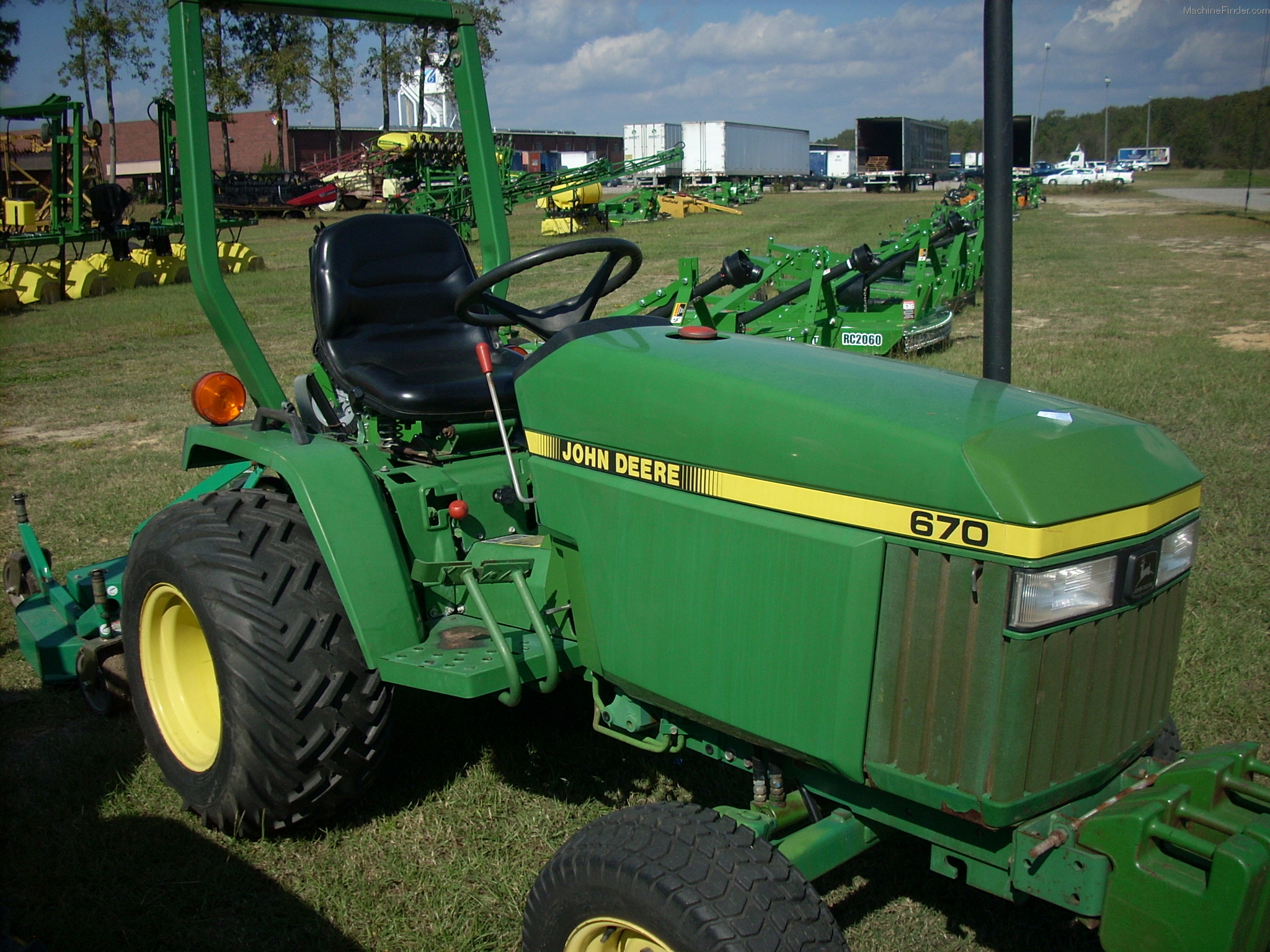 John Deere 670 Specs, Engine, Transmission, Dimensions