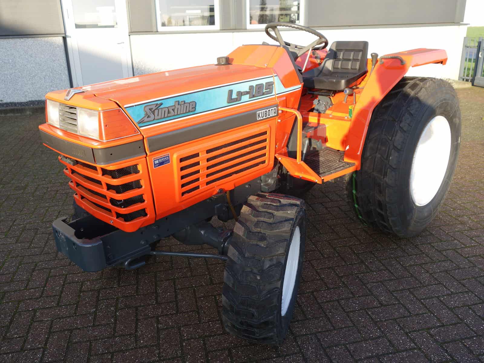 Kubota L1-185: Specs, Engine, Transmission