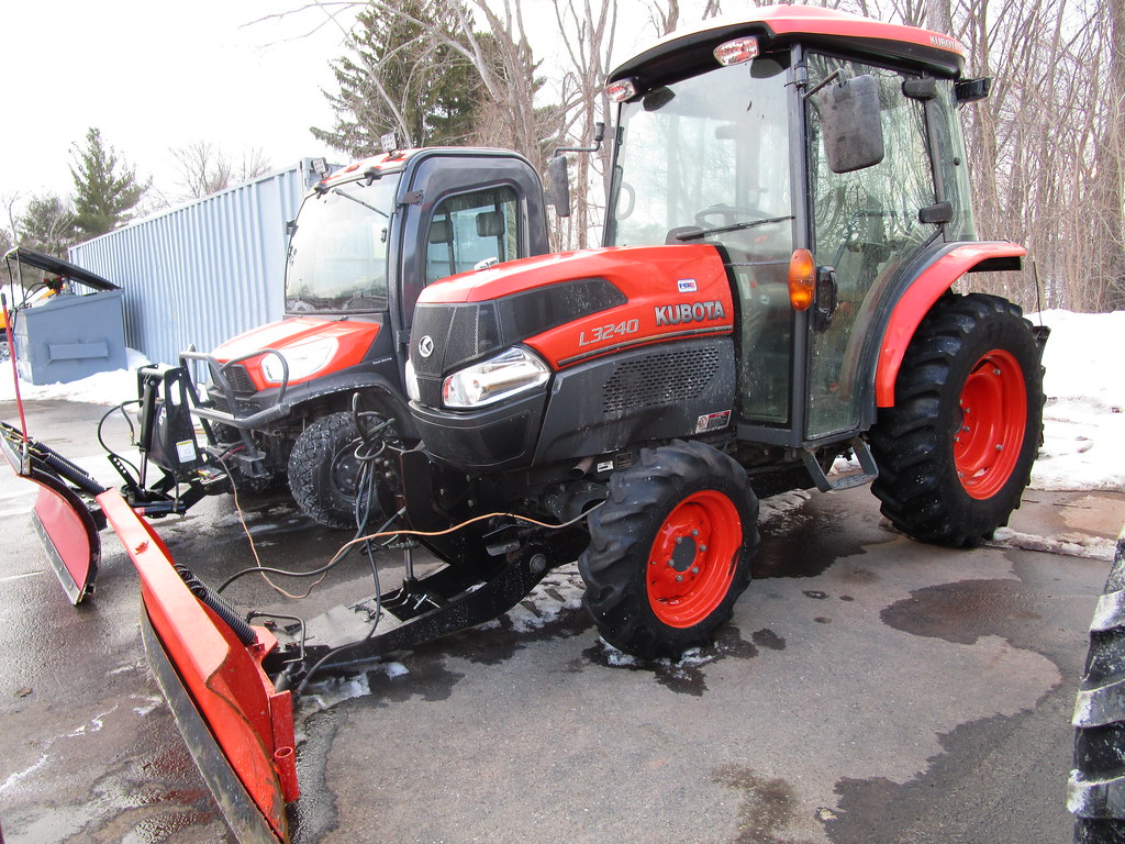 Kubota L3240: Specs, Engine, Transmission, Dimensions + PDF Manuals