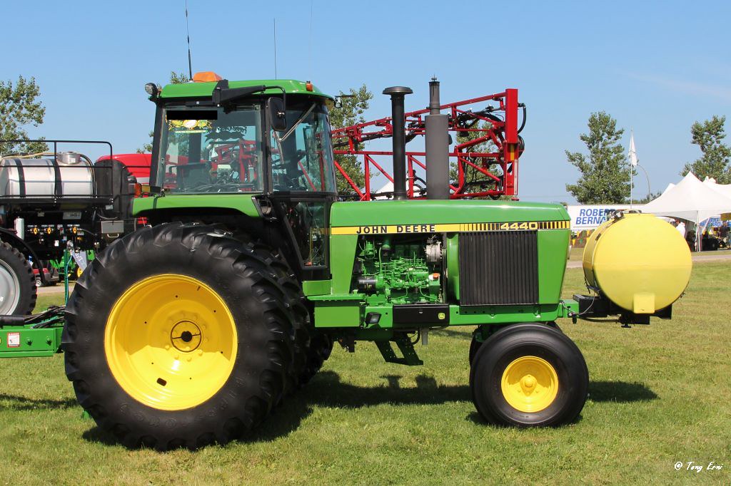 John Deere 4440: Specs, Engine, Transmission, Dimensions