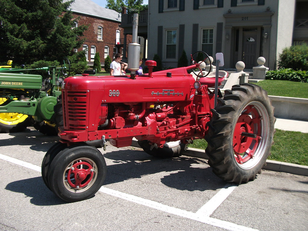 Farmall 300: Specs, Engine, Transmission, Dimensions