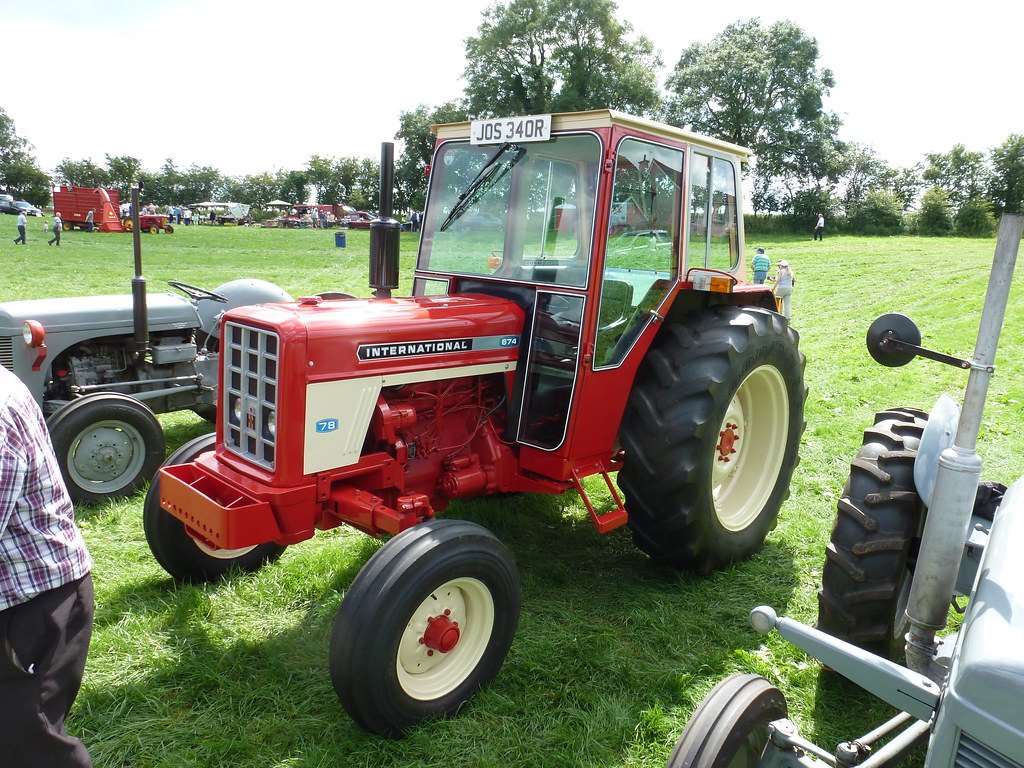 International Harvester 674 Specs, Engine, Transmission, Dimensions