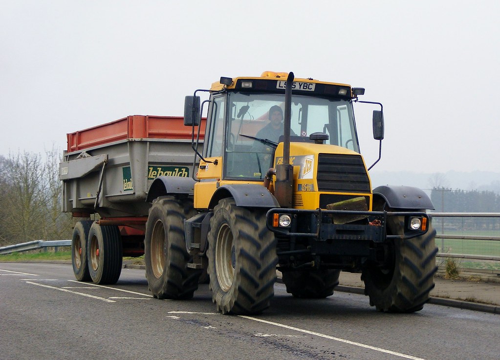 JCB Fastrac 135 Specs, Engine, Transmission, Dimensions