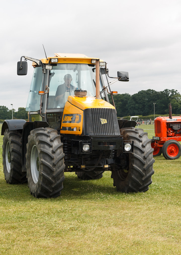 JCB Fastrac 2115 Specs, Engine, Transmission, Dimensions