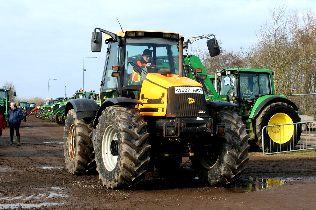 JCB Fastrac 2135 Specs, Engine, Transmission, Dimensions