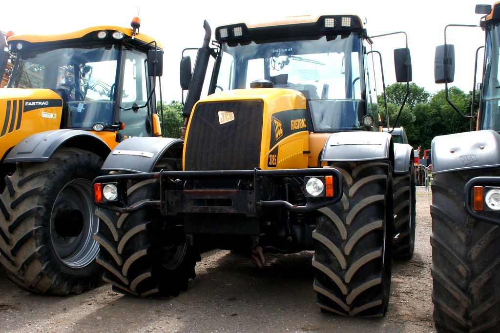 JCB Fastrac 3185 Specs, Engine, Transmission, Dimensions