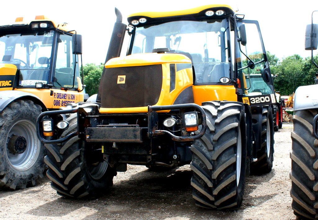 JCB Fastrac 3200 Specs, Engine, Transmission, Dimensions