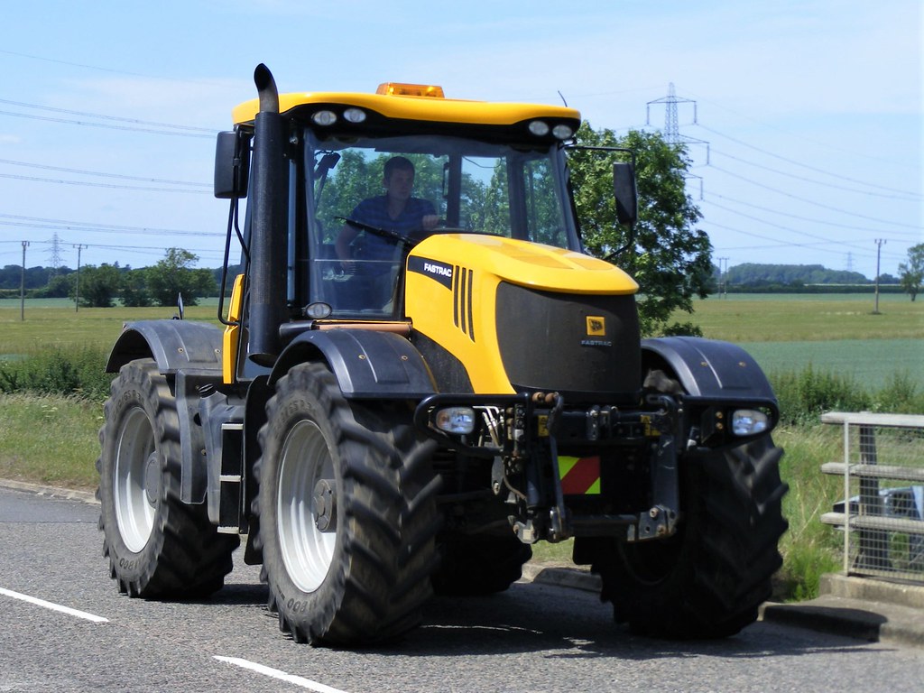 JCB Fastrac 3230 Specs, Engine, Transmission, Dimensions