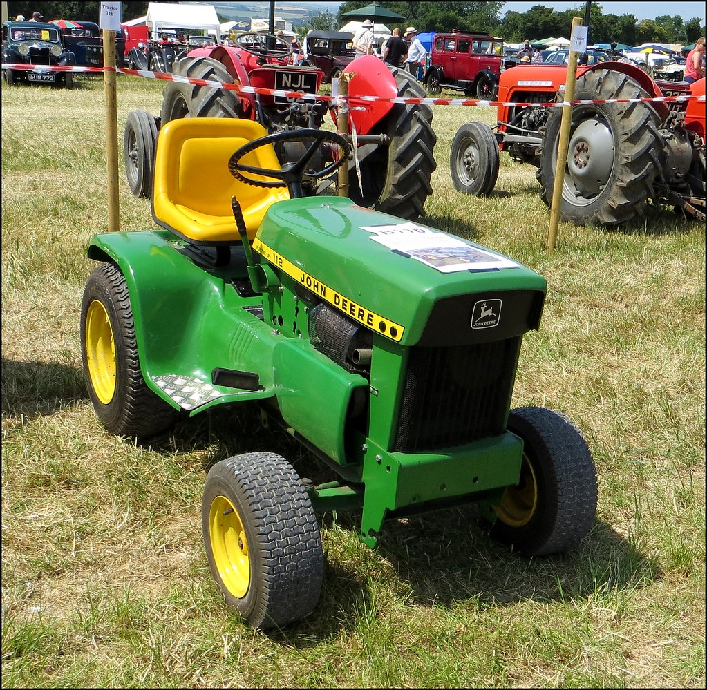 John Deere 112 Specs, Engine, Transmission, Dimensions