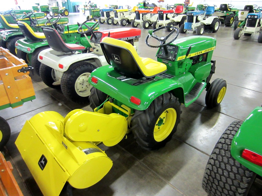 John Deere 112 Specs, Engine, Transmission, Dimensions