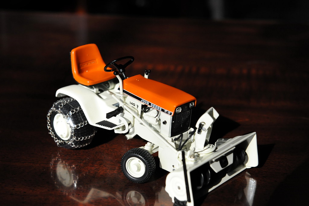 John Deere 140 Specs, Engine, Transmission, Dimensions