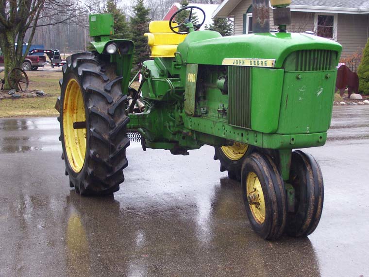 John Deere 4010 Specs, Engine, Transmission, Dimensions