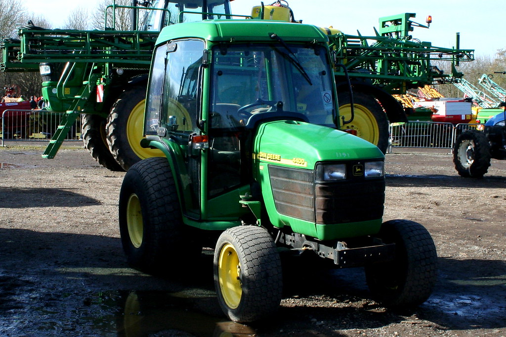 John Deere 4400 Specs, Engine, Transmission, Dimensions
