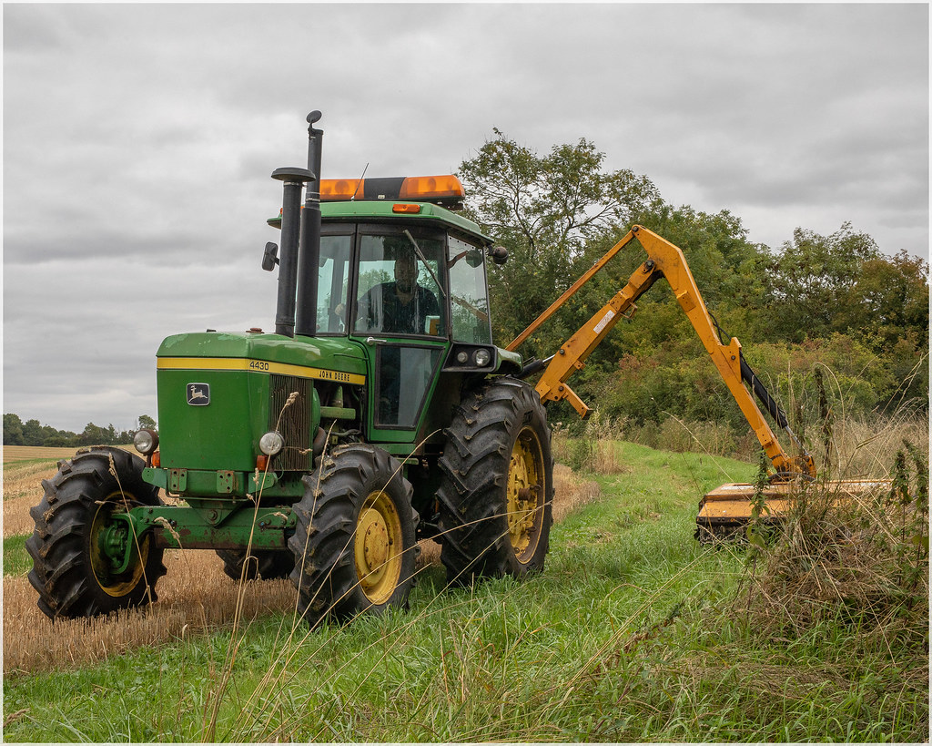 John Deere 4430 Specs, Engine, Transmission, Dimensions
