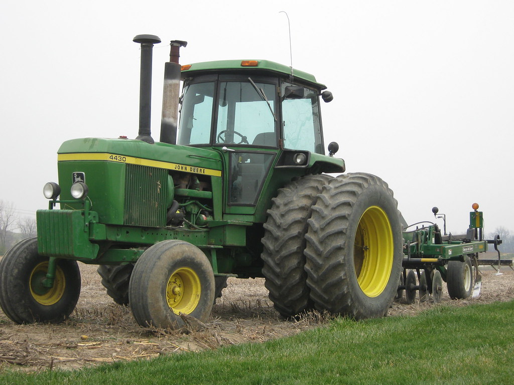 John Deere 4430 Specs, Engine, Transmission, Dimensions