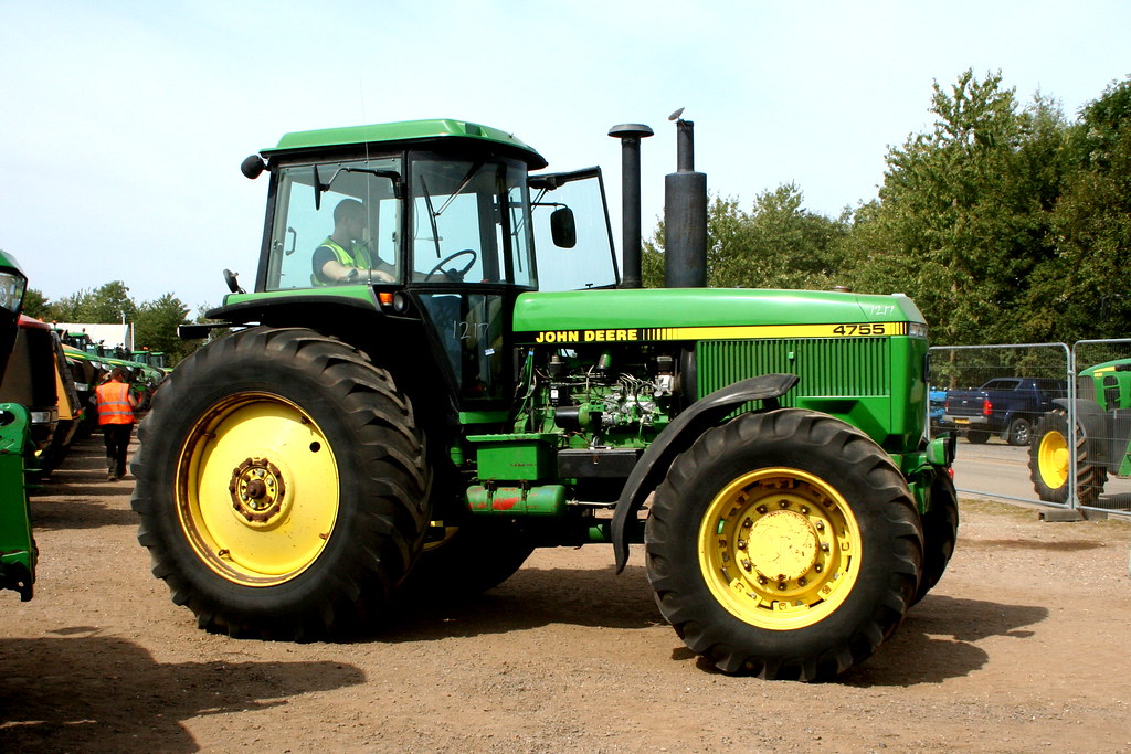 John Deere 4755 Specs, Engine, Transmission, Dimensions