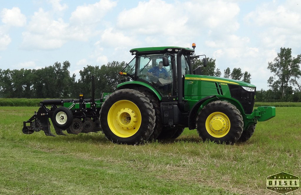John Deere 7230R Specs, Engine, Transmission, Dimensions