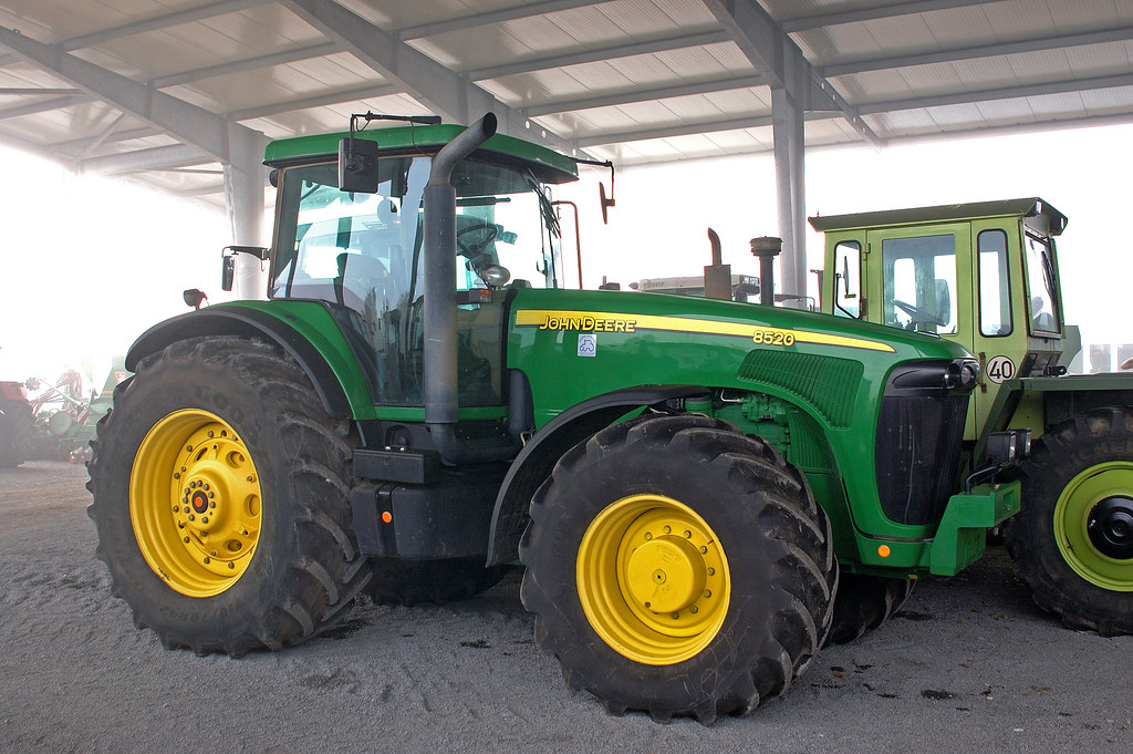 John Deere 8520 Specs, Engine, Transmission, Dimensions