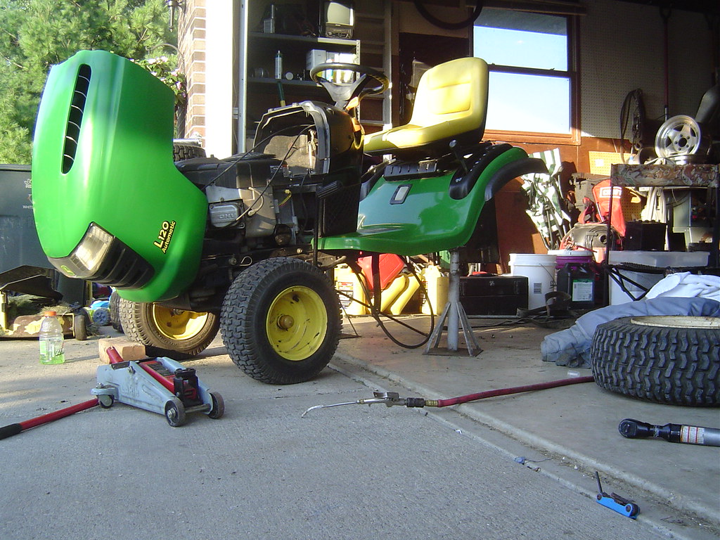 John Deere L120 Specs, Engine, Transmission, Dimensions