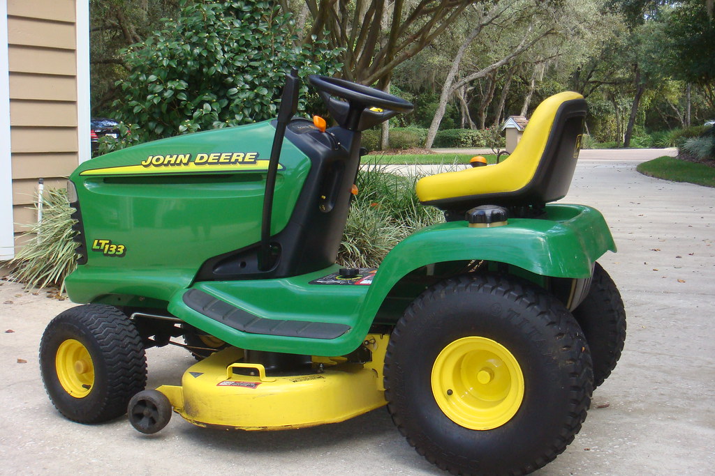 John Deere LT133 Specs, Engine, Transmission, Dimensions