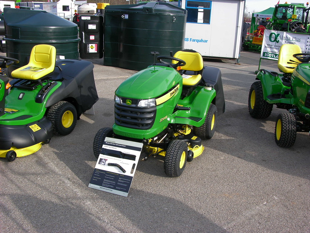 John Deere X300R Specs, Engine, Transmission, Dimensions