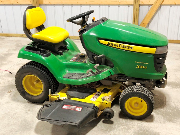 John Deere X320 Specs, Engine, Transmission, Dimensions