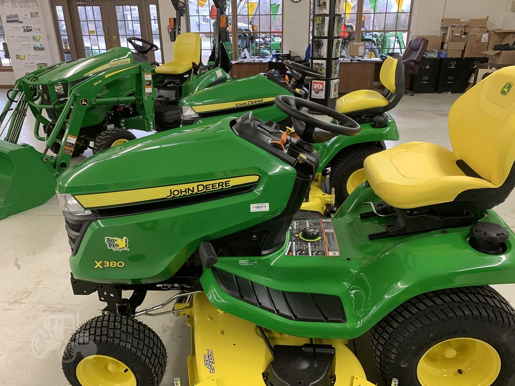 John Deere X380 Specs, Engine, Transmission, Dimensions